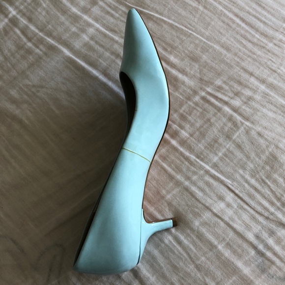 Aldo 2" Pointed Toe Heels - Baby Blue Patent Leather - Size 10 - Picture 3 of 16